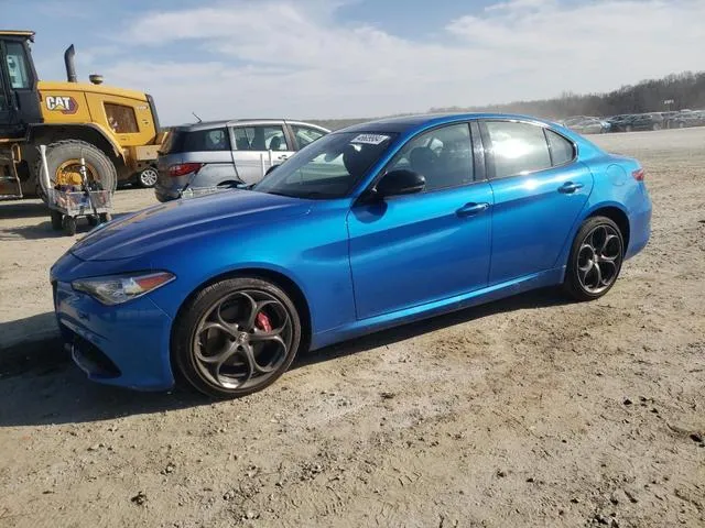 ZARFAEDN7J7595986 2018 2018 Alfa Romeo Giulia- Q4 1