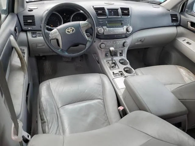 5TDKK3EH8AS013970 2010 2010 Toyota Highlander- SE 8