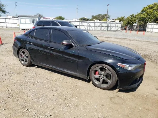 ZARFAEBNXJ7568073 2018 2018 Alfa Romeo Giulia 4