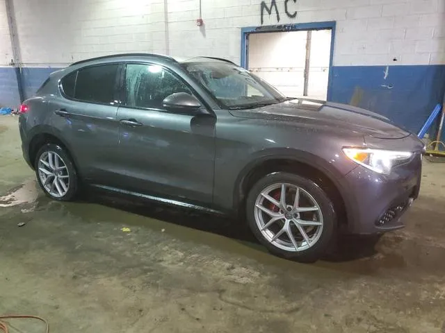 ZASFAKPN3J7B71216 2018 2018 Alfa Romeo Stelvio- Sport 4