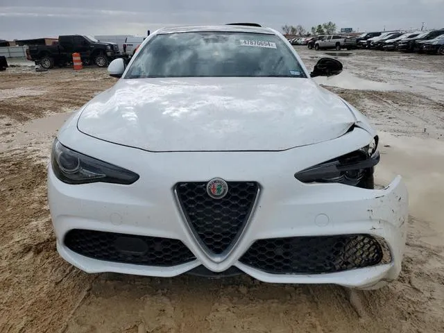 ZARFAECN8J7565798 2018 2018 Alfa Romeo Giulia- TI 5