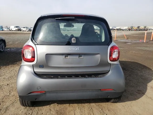 WMEFJ9BA3JK323113 2018 2018 Smart Fortwo 6