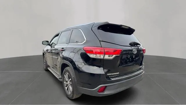 5TDJZRFH0HS404923 2017 2017 Toyota Highlander- SE 3