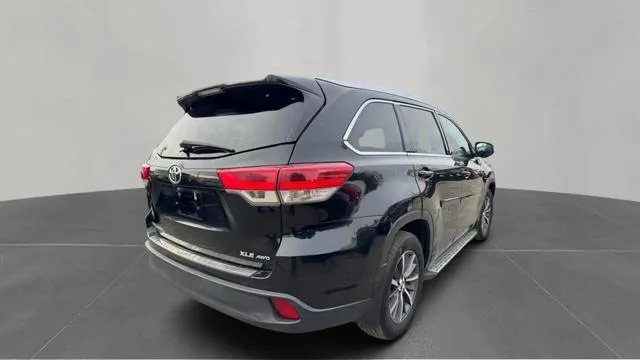 5TDJZRFH0HS404923 2017 2017 Toyota Highlander- SE 4