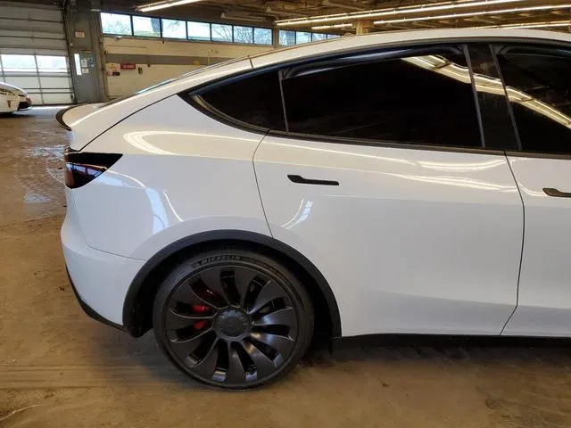 7SAYGDEF3NF328821 2022 2022 Tesla MODEL Y 10