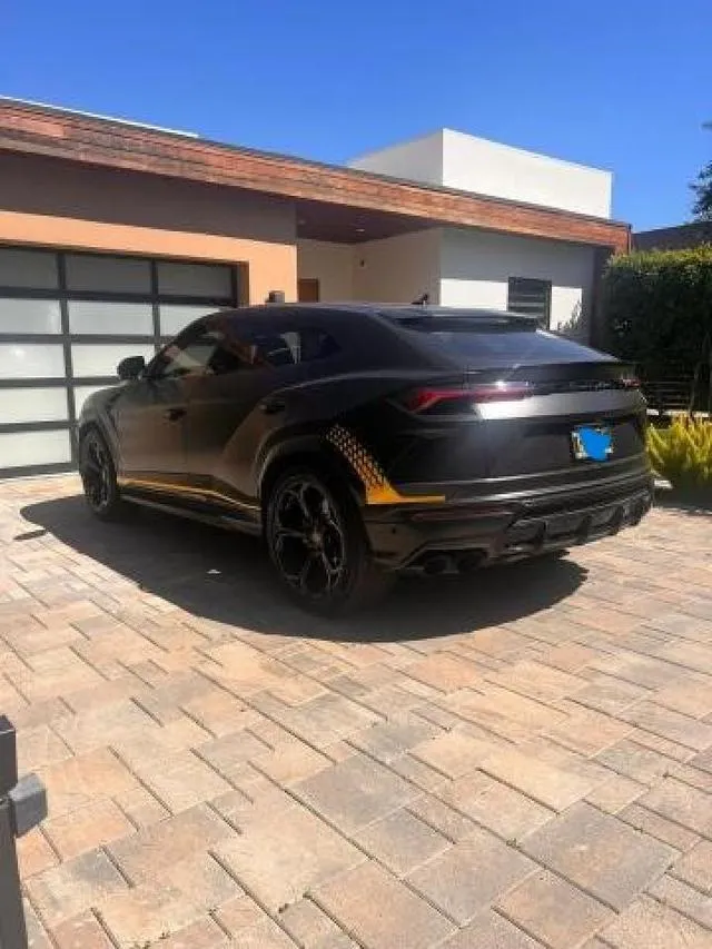 ZPBUA1ZL8KLA05751 2019 2019 Lamborghini Urus 3