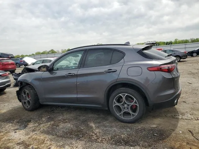 ZASFAKPNXJ7B58978 2018 2018 Alfa Romeo Stelvio- Sport 2