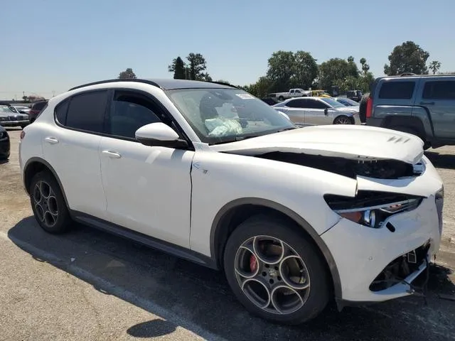 ZASPAKBN8N7D37621 2022 2022 Alfa Romeo Stelvio- TI 4