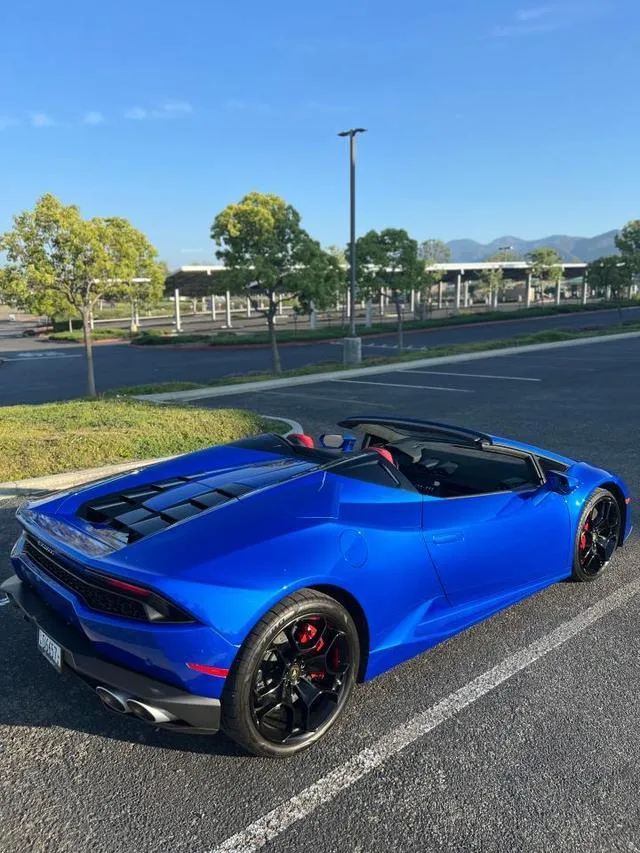 ZHWUR1ZF2HLA07170 2017 2017 Lamborghini Huracan 4