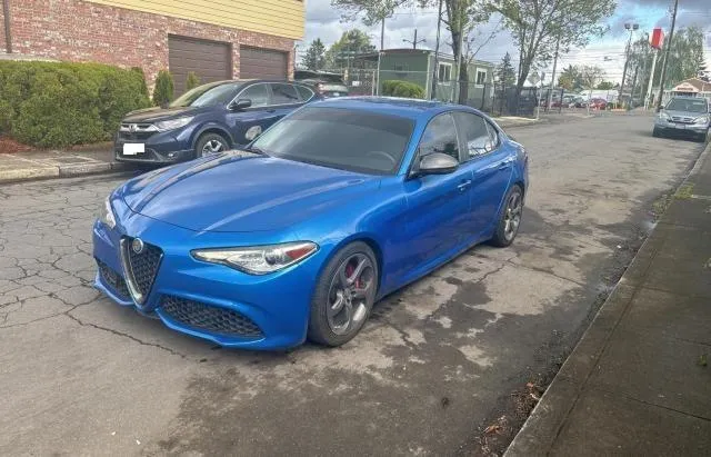 ZARFAEBN7H7560121 2017 2017 Alfa Romeo Giulia 2