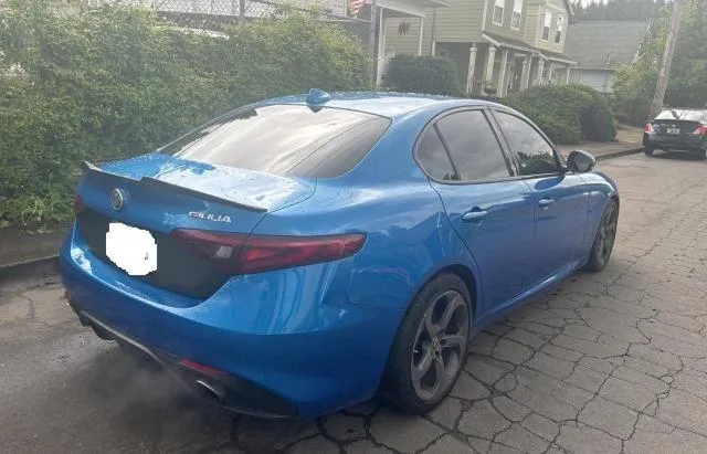 ZARFAEBN7H7560121 2017 2017 Alfa Romeo Giulia 4