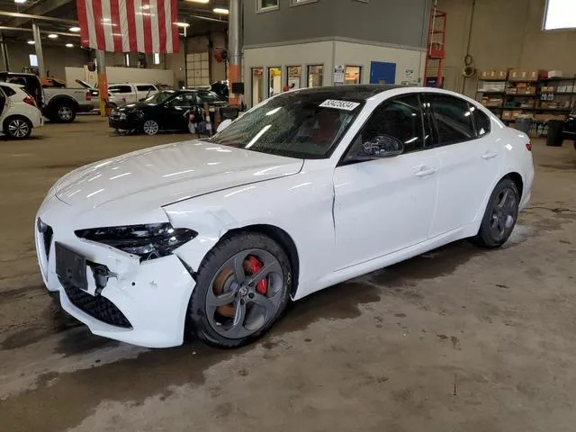 ZARFAEDN5J7577034 2018 2018 Alfa Romeo Giulia- Q4 1