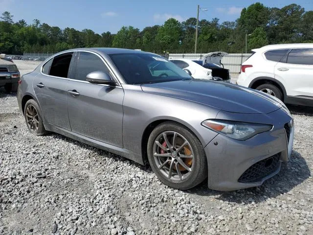 ZARFAEBNXJ7589487 2018 2018 Alfa Romeo Giulia 4