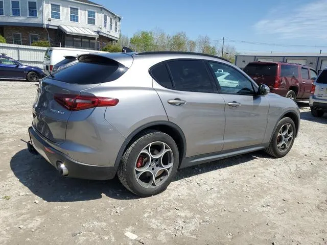 ZASFAKPNXJ7B87428 2018 2018 Alfa Romeo Stelvio- Sport 3