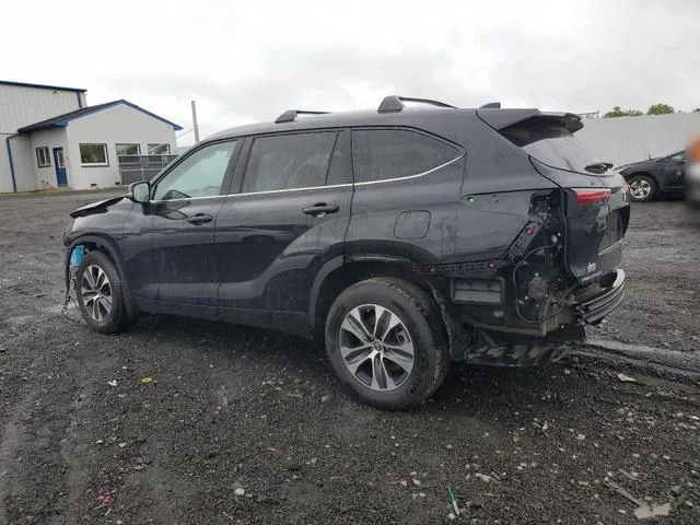 5TDGZRBH5NS221724 2022 2022 Toyota Highlander- Xle 2