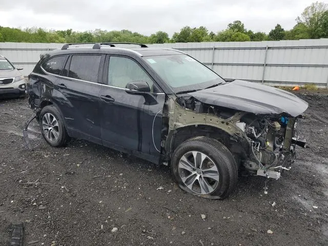 5TDGZRBH5NS221724 2022 2022 Toyota Highlander- Xle 4