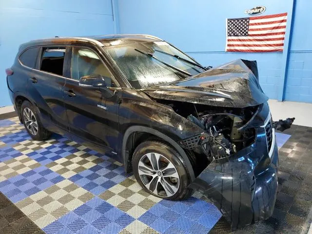 5TDGBRCH5MS537075 2021 2021 Toyota Highlander- Hybrid Xle 4