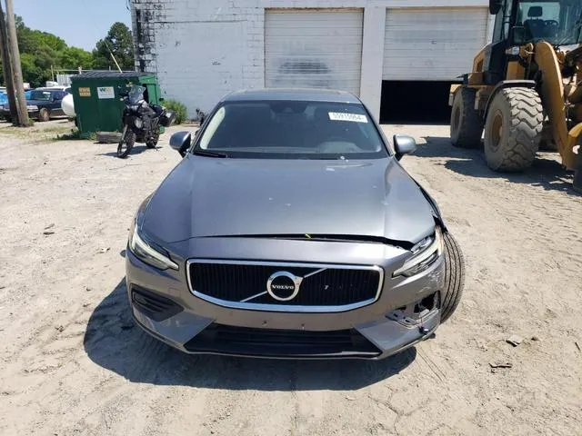 7JRA22TK5KG015693 2019 2019 Volvo S60- T6 Momentum 5