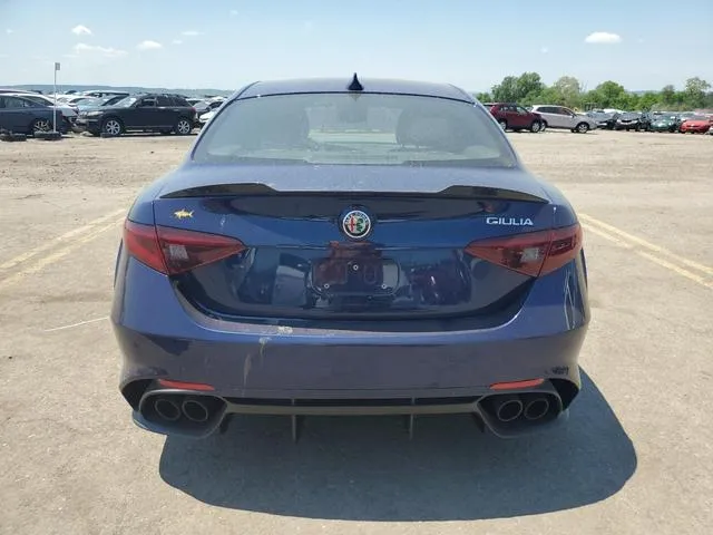 ZARFAEAV2J7574452 2018 2018 Alfa Romeo Giulia- Quadrifoglio 6