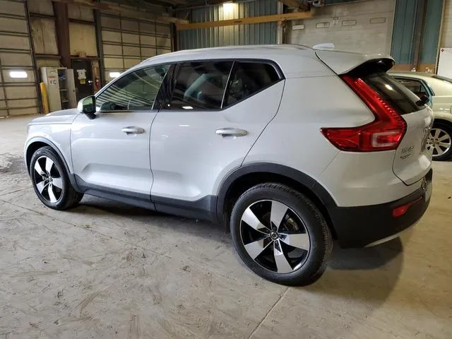 YV4162UK8N2648074 2022 2022 Volvo XC40- T5 Momentum 2