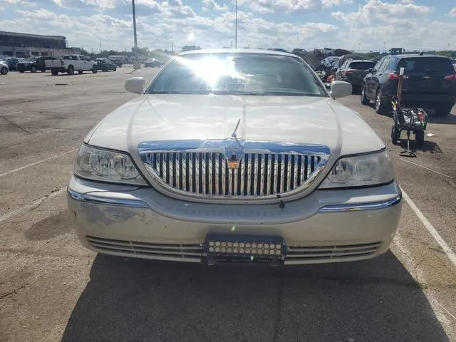 1LNHM83V06Y632869 2006 2006 Lincoln Town Car- Designer 5