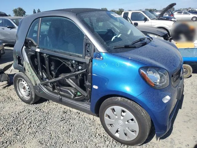 WMEFJ9BA5KK370600 2019 2019 Smart Fortwo 4