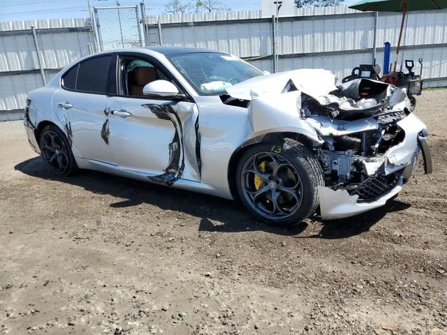 ZARFAECN9J7581525 2018 2018 Alfa Romeo Giulia- TI 4