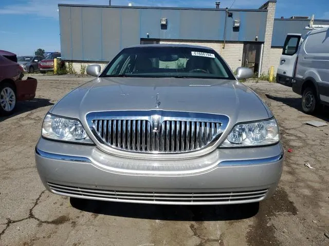 1LNHM83W24Y617862 2004 2004 Lincoln Town Car- Ultimate 5