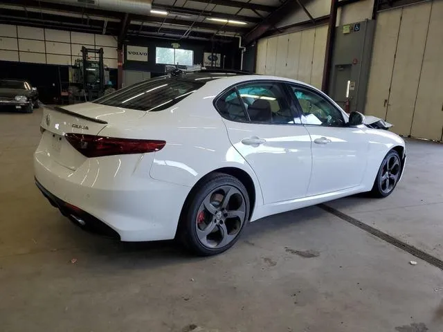 ZARFAEDN4H7549994 2017 2017 Alfa Romeo Giulia- Q4 3