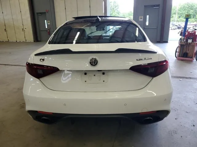 ZARFAEDN4H7549994 2017 2017 Alfa Romeo Giulia- Q4 6