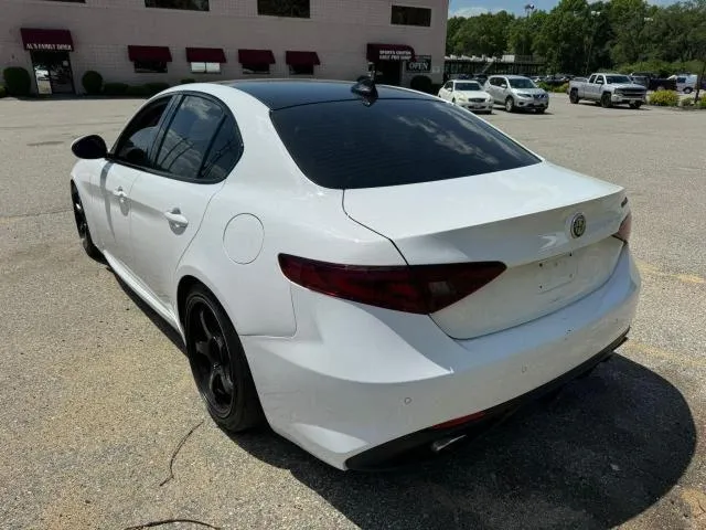 ZARFAEEN0J7573441 2018 2018 Alfa Romeo Giulia- Ti Q4 3