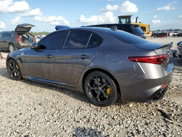 ZARFAEAV2H7542241 2017 2017 Alfa Romeo Giulia- Quadrifoglio 2