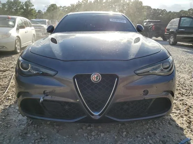 ZARFAEAV2H7542241 2017 2017 Alfa Romeo Giulia- Quadrifoglio 5