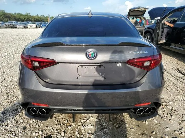 ZARFAEAV2H7542241 2017 2017 Alfa Romeo Giulia- Quadrifoglio 6