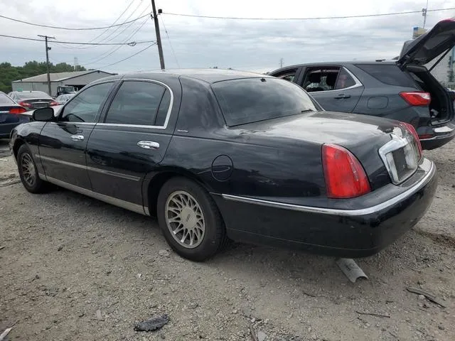 1LNHM82W9YY827446 2000 2000 Lincoln Town Car- Signature 2