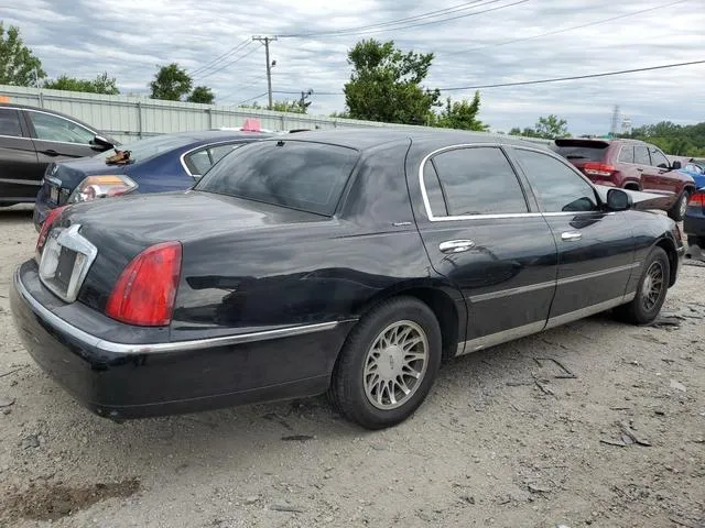 1LNHM82W9YY827446 2000 2000 Lincoln Town Car- Signature 3