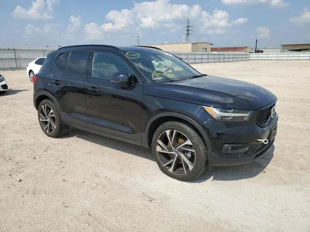 YV4162UM4M2493829 2021 2021 Volvo XC40- T5 R-Design 4