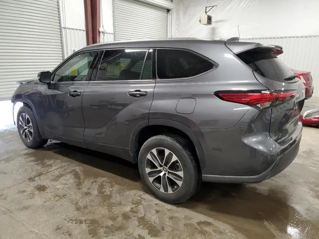 5TDGZRAH6MS519330 2021 2021 Toyota Highlander- Xle 2