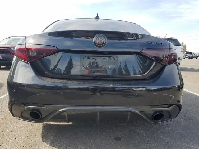 ZARFAECN7H7533693 2017 2017 Alfa Romeo Giulia- TI 6