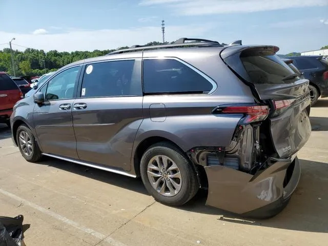 5TDYRKEC2NS136075 2022 2022 Toyota Sienna- Xle 2