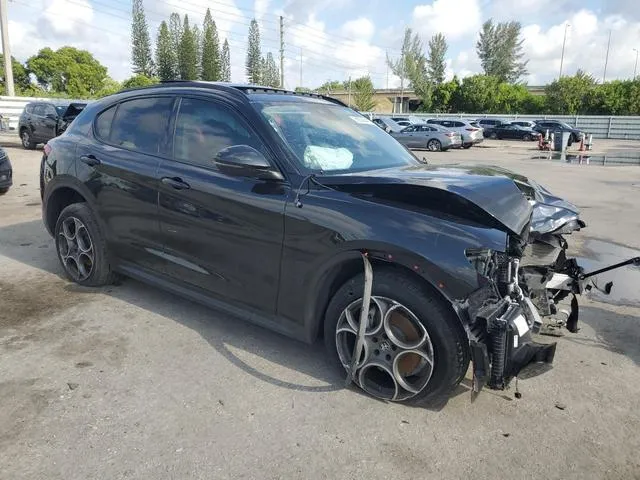 ZASPAJAN6M7D11321 2021 2021 Alfa Romeo Stelvio- Sport 4