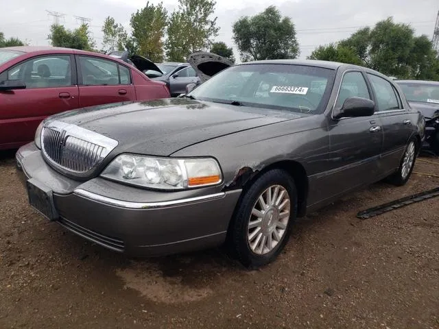 1LNHM81W54Y606258 2004 2004 Lincoln Town Car- Executive 1