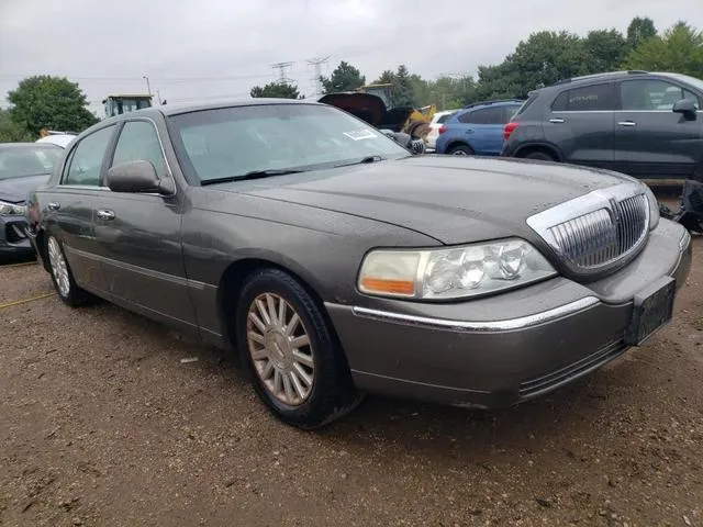 1LNHM81W54Y606258 2004 2004 Lincoln Town Car- Executive 4