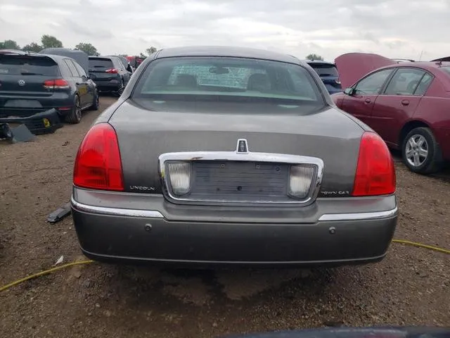 1LNHM81W54Y606258 2004 2004 Lincoln Town Car- Executive 6