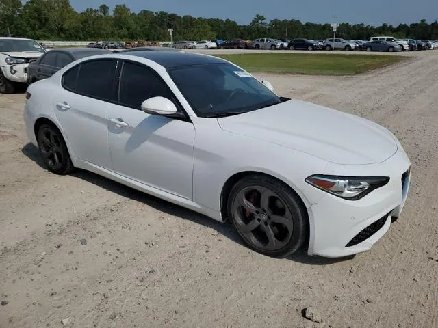 ZARFAEBN0H7556444 2017 2017 Alfa Romeo Giulia 4