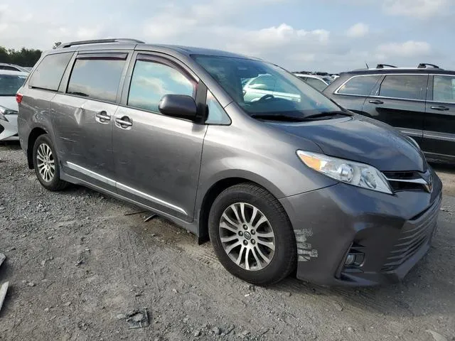 5TDYZ3DC3JS932142 2018 2018 Toyota Sienna- Xle 4