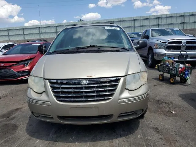 2A8GP64L56R660964 2006 2006 Chrysler Town and Country- Limited 5