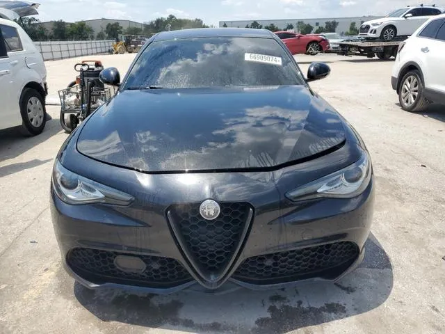 ZARFAECN5H7533868 2017 2017 Alfa Romeo Giulia- TI 5