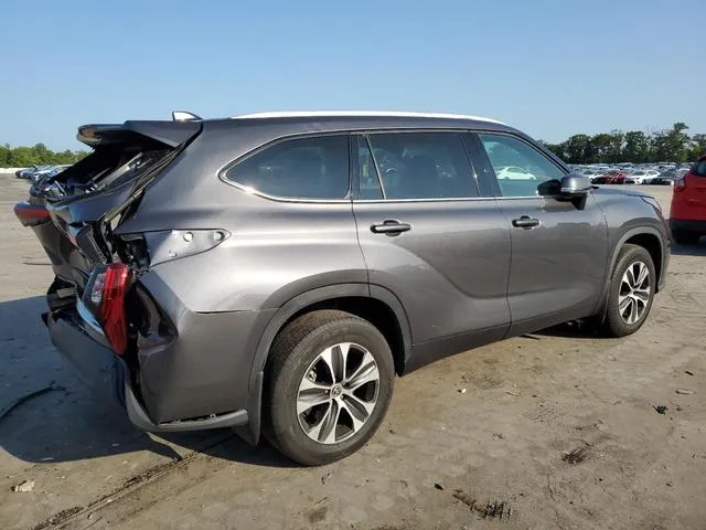 5TDGZRBH6NS568883 2022 2022 Toyota Highlander- Xle 3