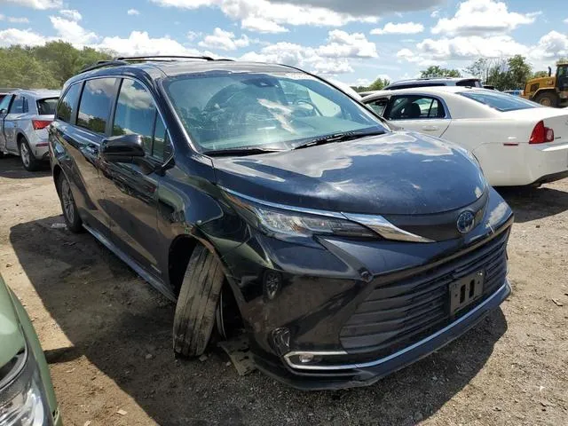 5TDJSKFC8MS023900 2021 2021 Toyota Sienna- Xle 4